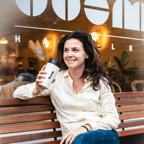 Bij BOEM kun je echte een goeie kop koffie drinken met iets heel lekkers erbij en pizza's bestellen via de webshop. Clic heeft het logo het UX design en de technische realisatie van de website verzorgd.