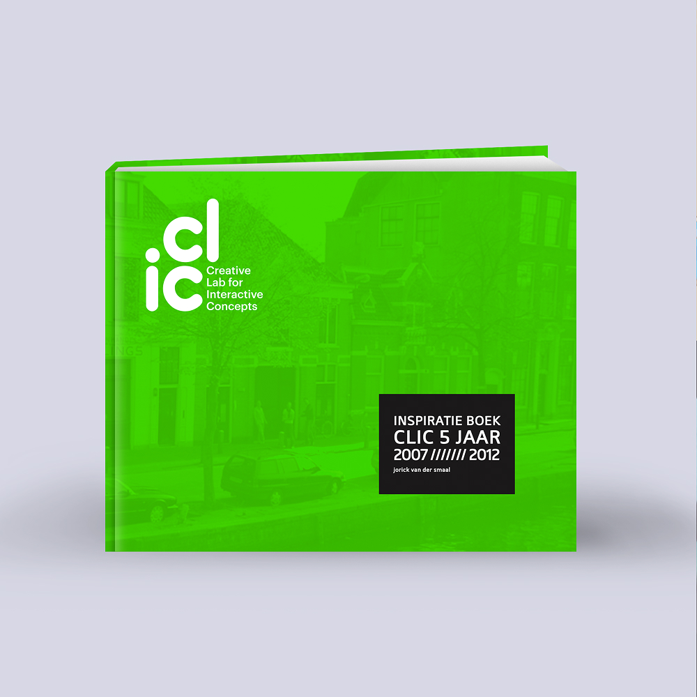 Toen Clic vijf jaar bestond, heb ik een boek gemaakt met al het design dat mij tussen 2007 en 2012 inspireerde. Het boek staat vol met screenshots van websites, eigen werk, logo’s, fotografie, kunst en allerlei andere dingen die mij in die periode inspireerden.

Een mooi, dik en gebonden boek dat niet alleen een persoonlijk archief is, maar ook een prachtig tijdsbeeld geeft van creativiteit en design uit die tijd.